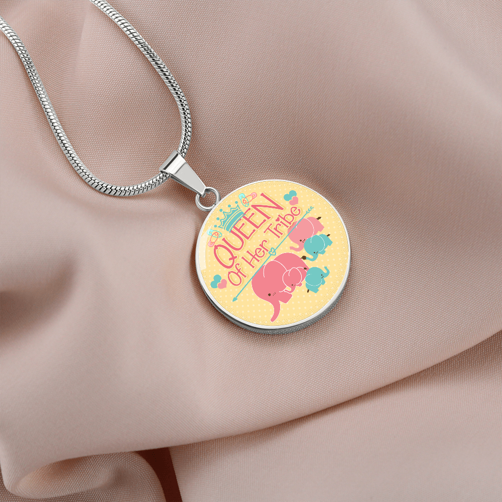 Queen of her tribe - Graphic Circle Necklace - JustFamilyThings