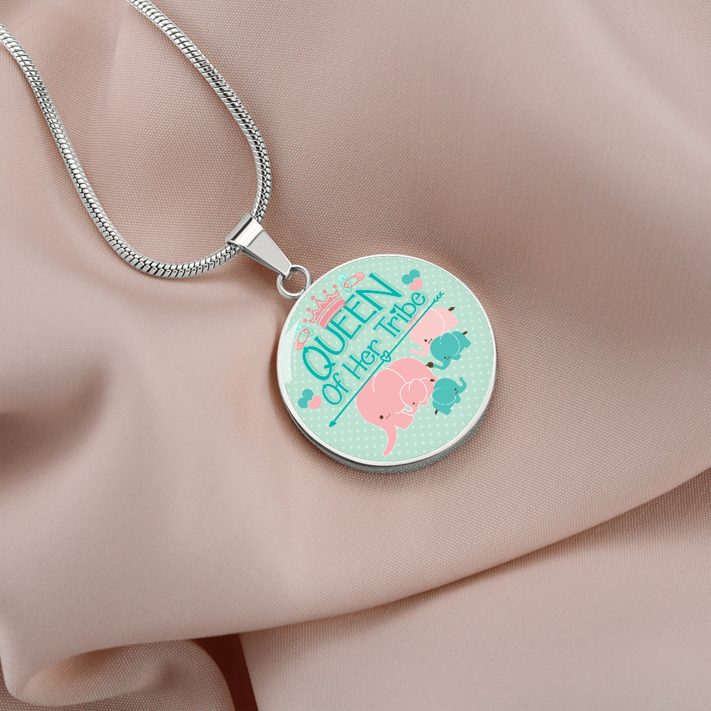 Queen of her tribe - Graphic Circle Necklace - JustFamilyThings