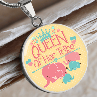 Queen of her tribe - Graphic Circle Necklace - JustFamilyThings