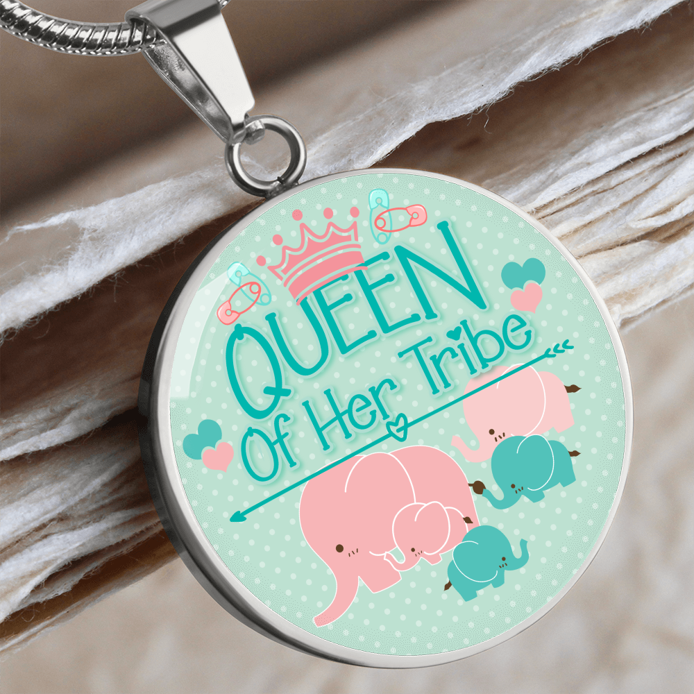 Queen of her tribe - Graphic Circle Necklace - JustFamilyThings