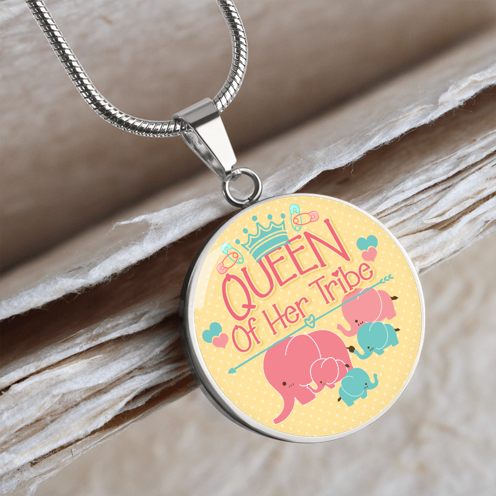 Queen of her tribe - Graphic Circle Necklace - JustFamilyThings