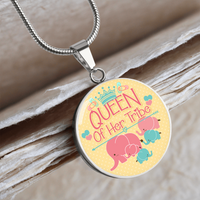 Load image into Gallery viewer, Queen of her tribe - Graphic Circle Necklace - JustFamilyThings

