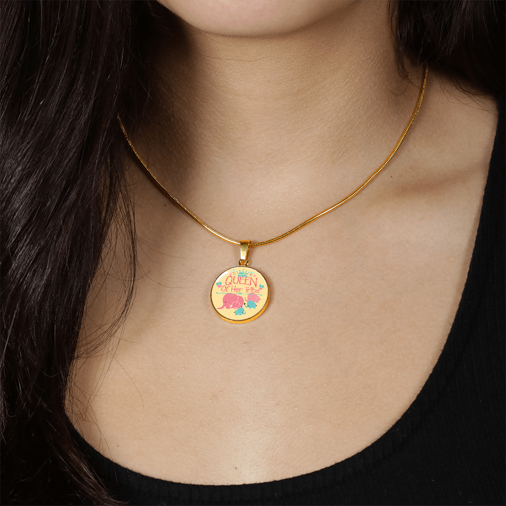 Queen of her tribe - Graphic Circle Necklace - JustFamilyThings
