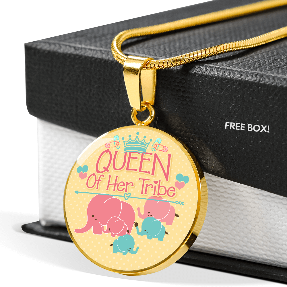 Queen of her tribe - Graphic Circle Necklace - JustFamilyThings
