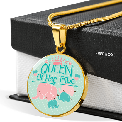 Queen of her tribe - Graphic Circle Necklace - JustFamilyThings
