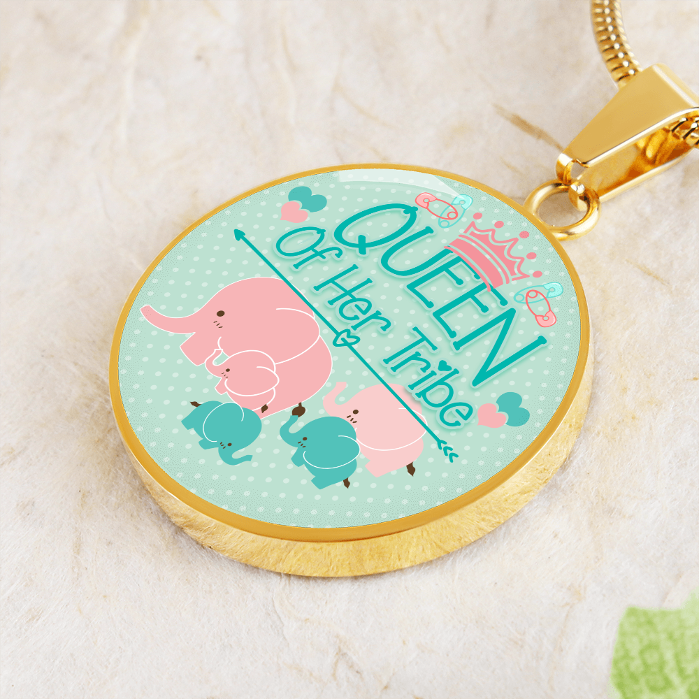 Queen of her tribe - Graphic Circle Necklace - JustFamilyThings